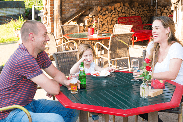 De Manderveense Koffieschuur En Terras
